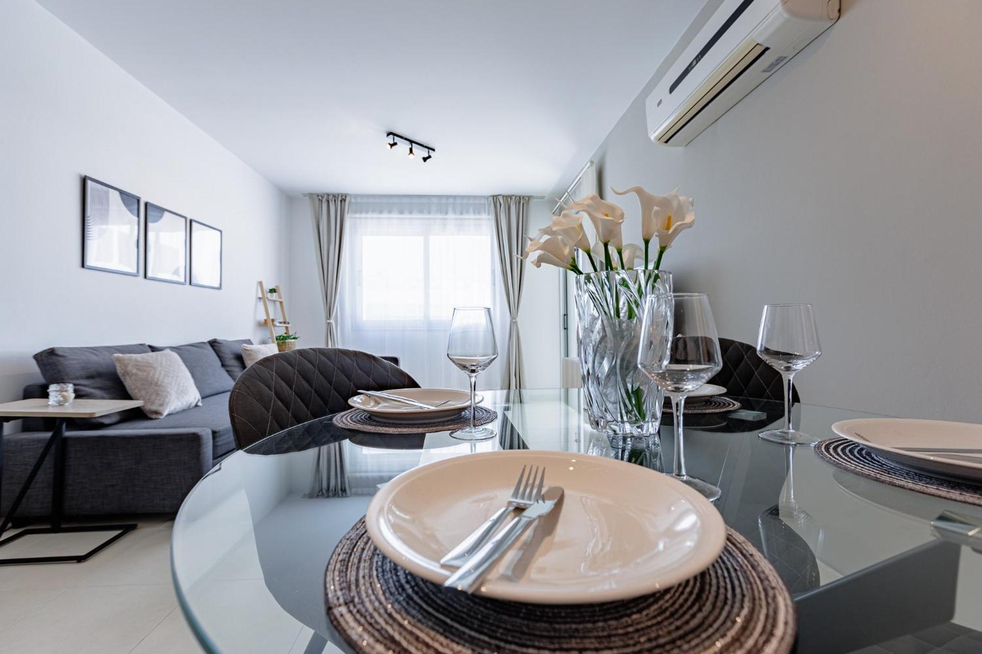 Stylish One-bedroom Sea Retreat Apartment Paralimni