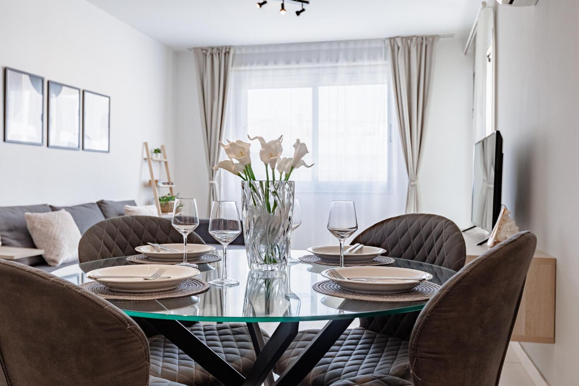 Stylish One-bedroom Sea Retreat Paralimni